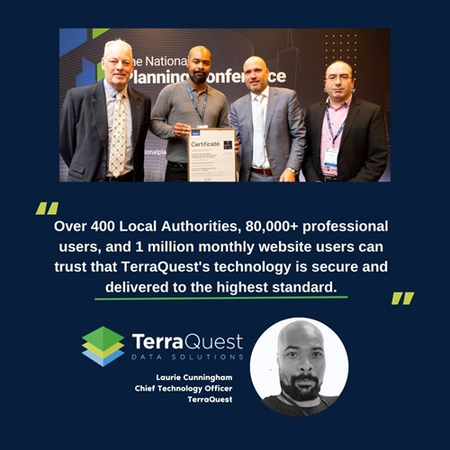 Image showing Software Improvement Group presenting TerraQuest with an award